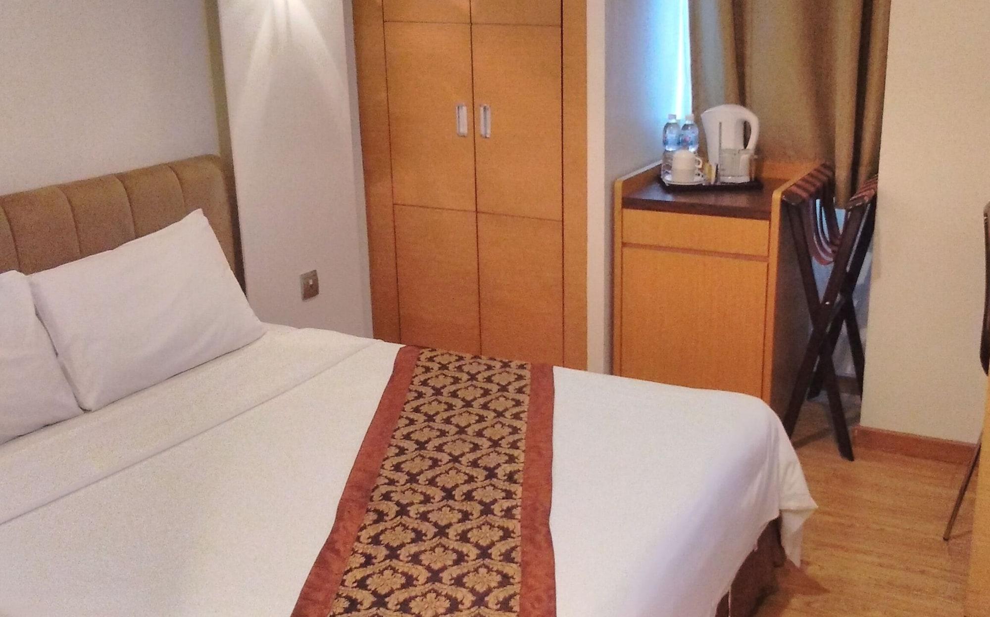 Courtyard Hotel 1Borneo Кота Кинабалу Екстериор снимка