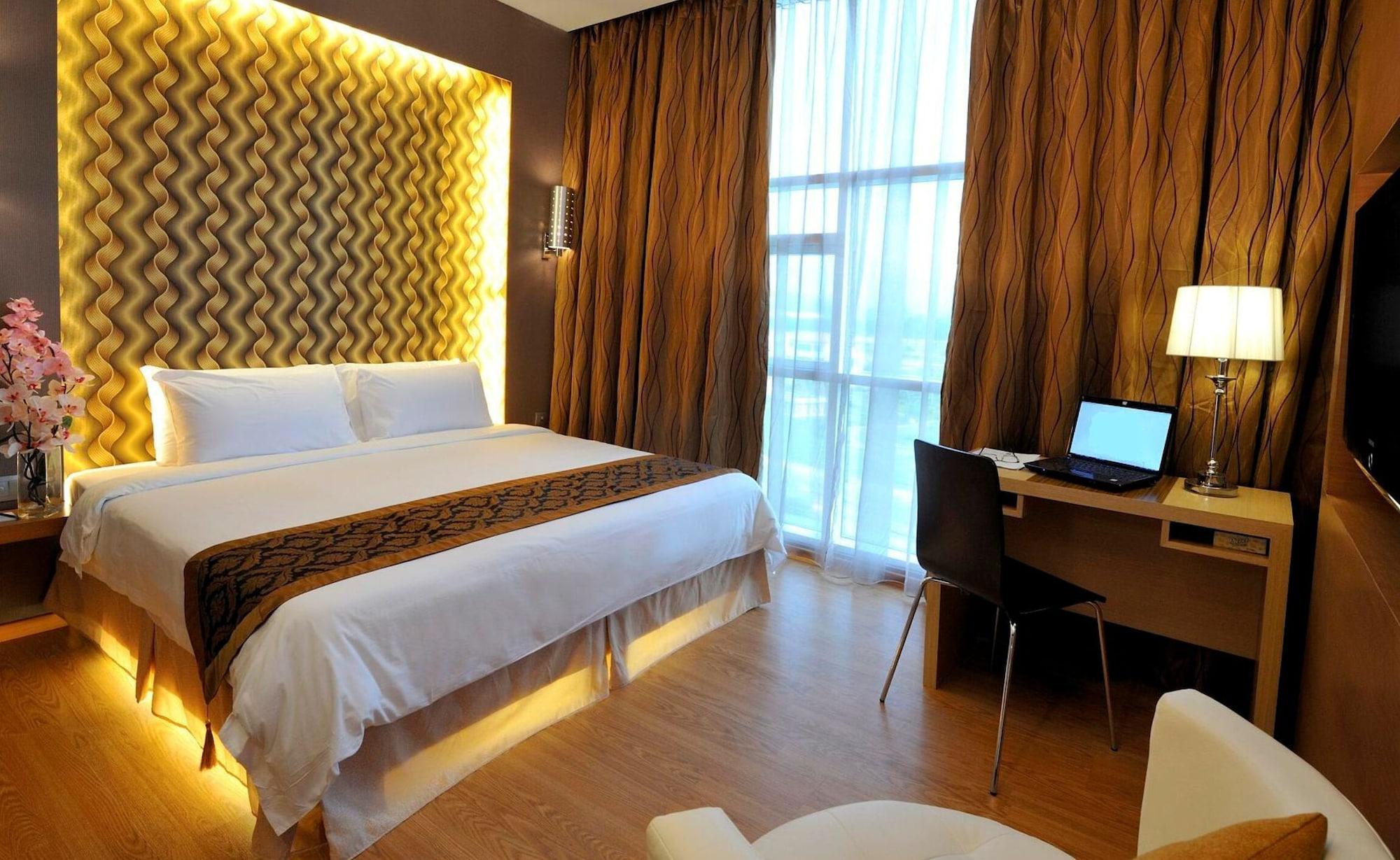 Courtyard Hotel 1Borneo Кота Кинабалу Екстериор снимка