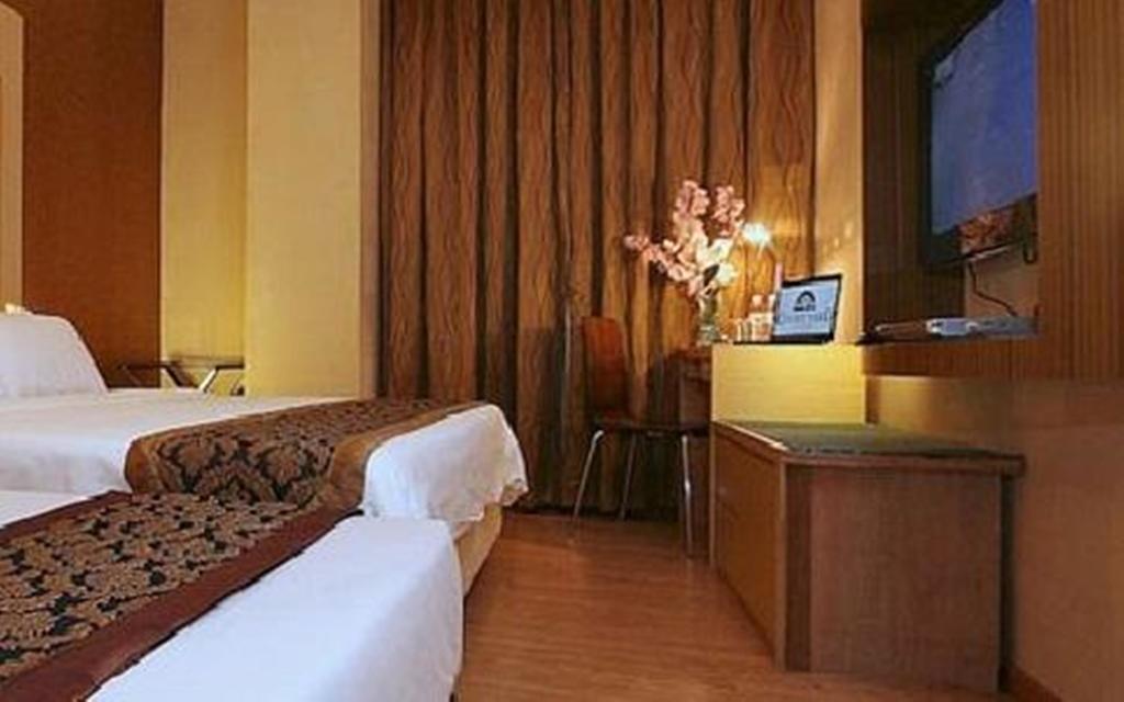 Courtyard Hotel 1Borneo Кота Кинабалу Екстериор снимка