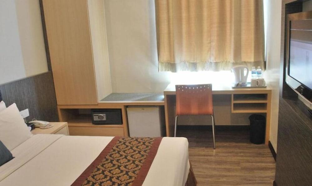 Courtyard Hotel 1Borneo Кота Кинабалу Екстериор снимка