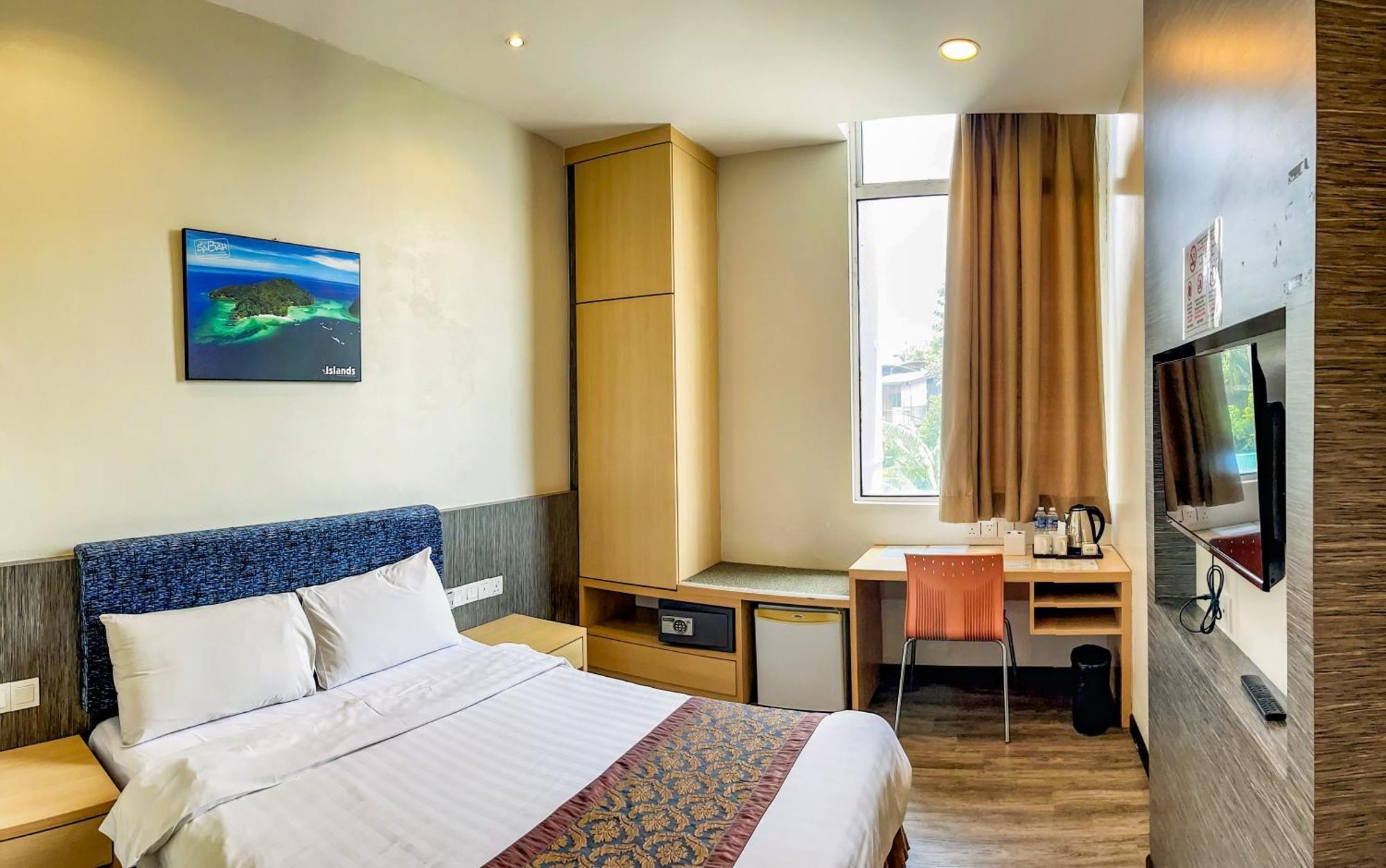 Courtyard Hotel 1Borneo Кота Кинабалу Екстериор снимка