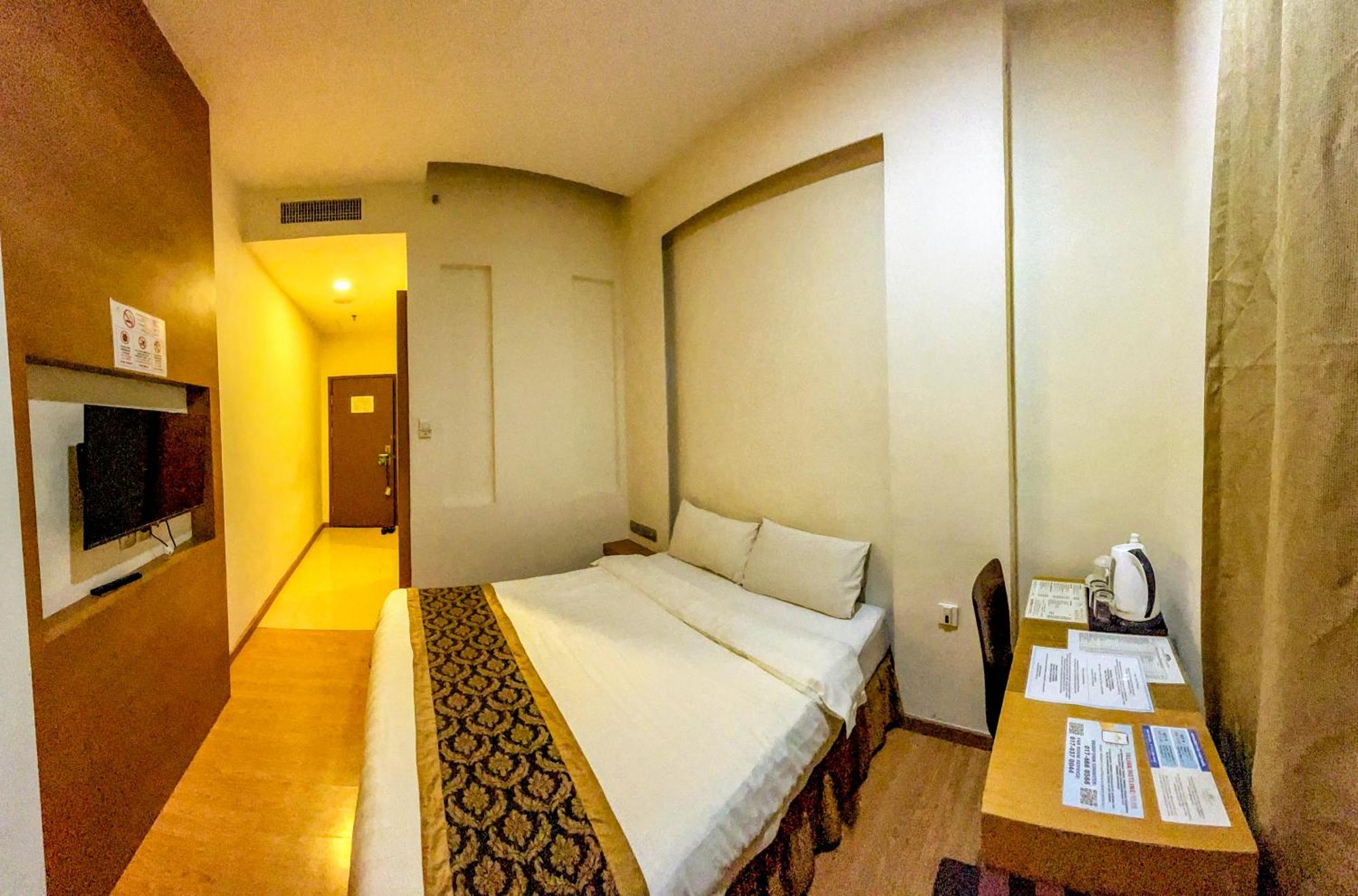 Courtyard Hotel 1Borneo Кота Кинабалу Екстериор снимка