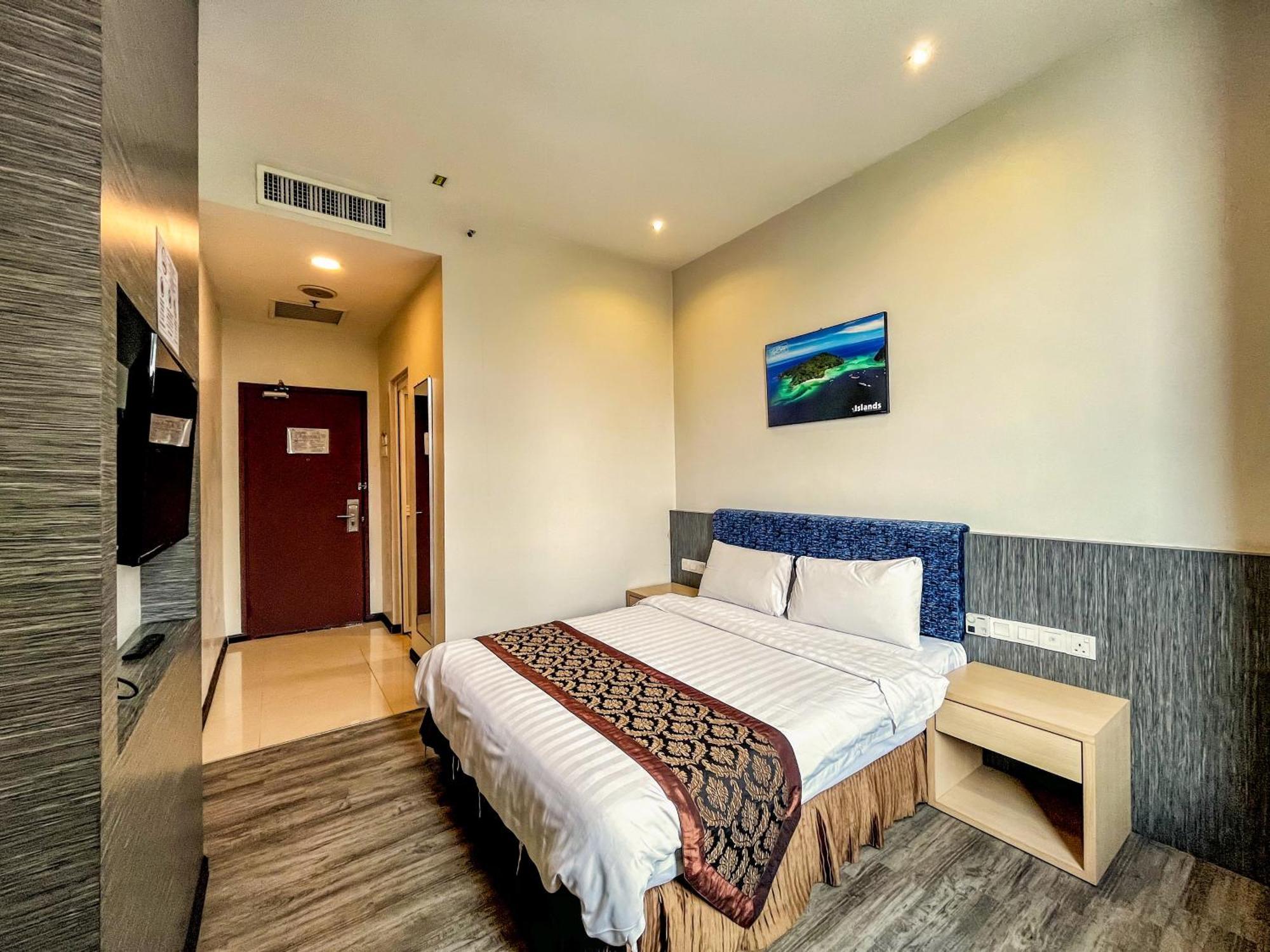 Courtyard Hotel 1Borneo Кота Кинабалу Екстериор снимка