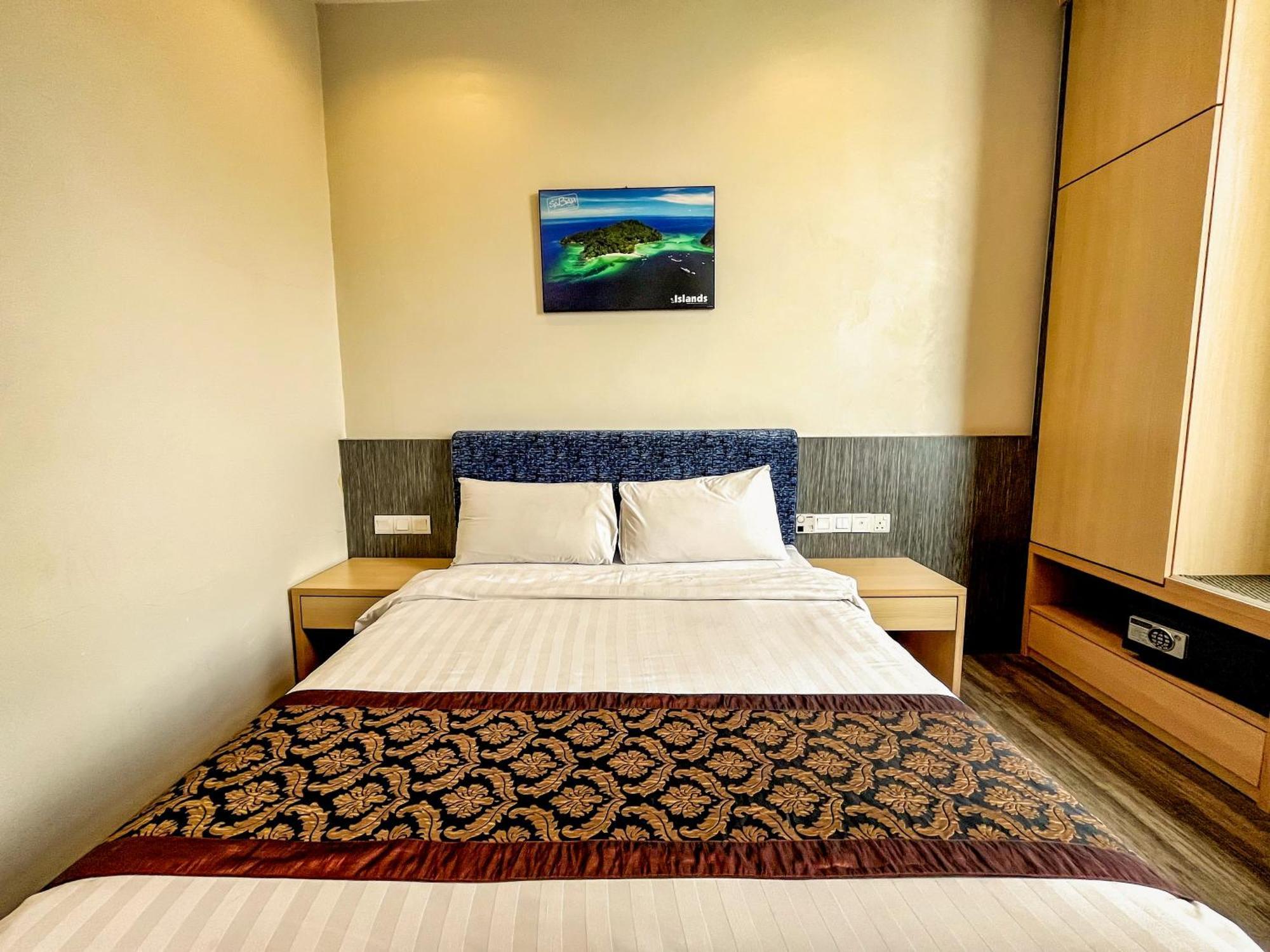 Courtyard Hotel 1Borneo Кота Кинабалу Екстериор снимка