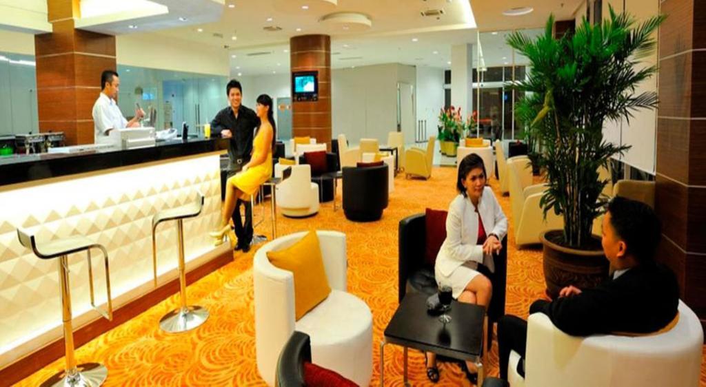 Courtyard Hotel 1Borneo Кота Кинабалу Екстериор снимка