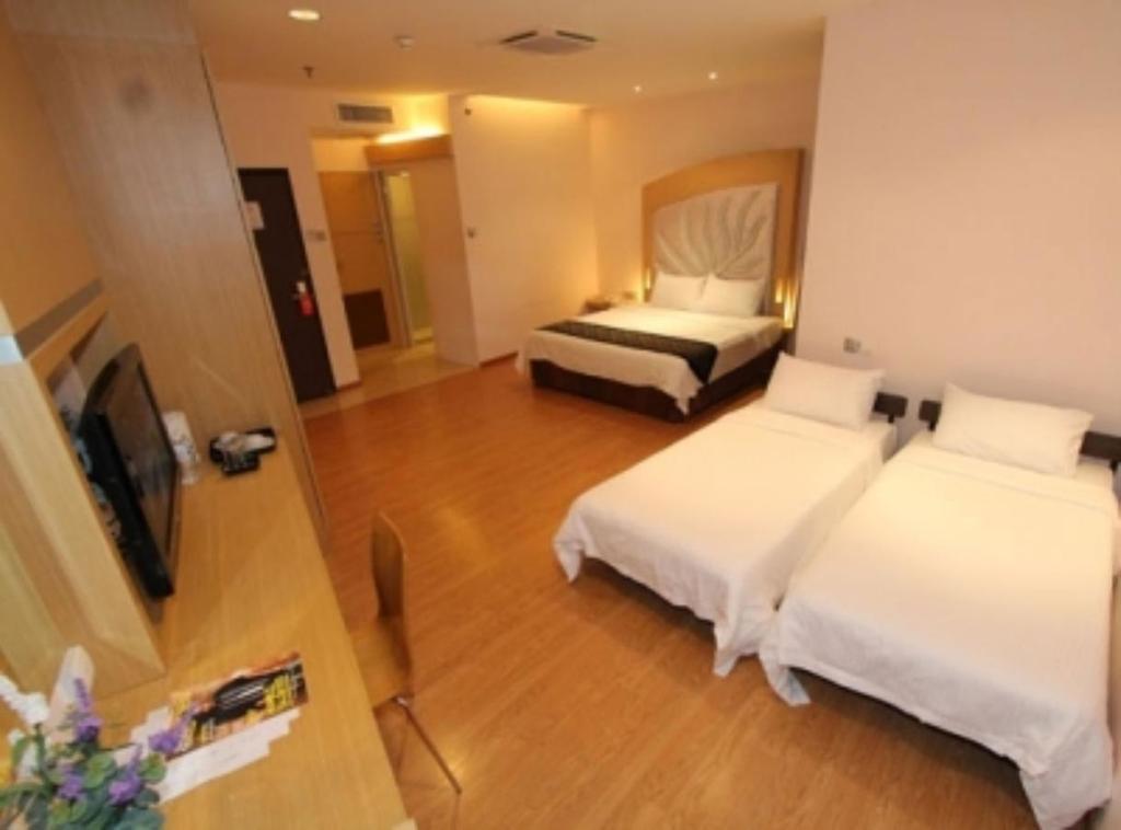 Courtyard Hotel 1Borneo Кота Кинабалу Екстериор снимка